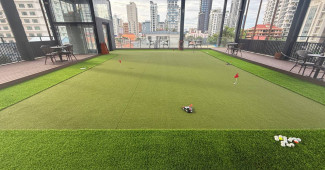 옥상은 퍼팅 연습장 입니다.