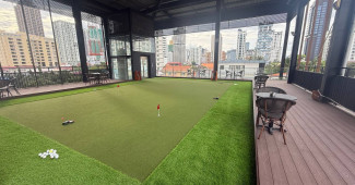 옥상은  퍼팅  연습 장입니다.