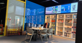 2층은 골프  고객님 상품을 소개 상담 곳입니다.